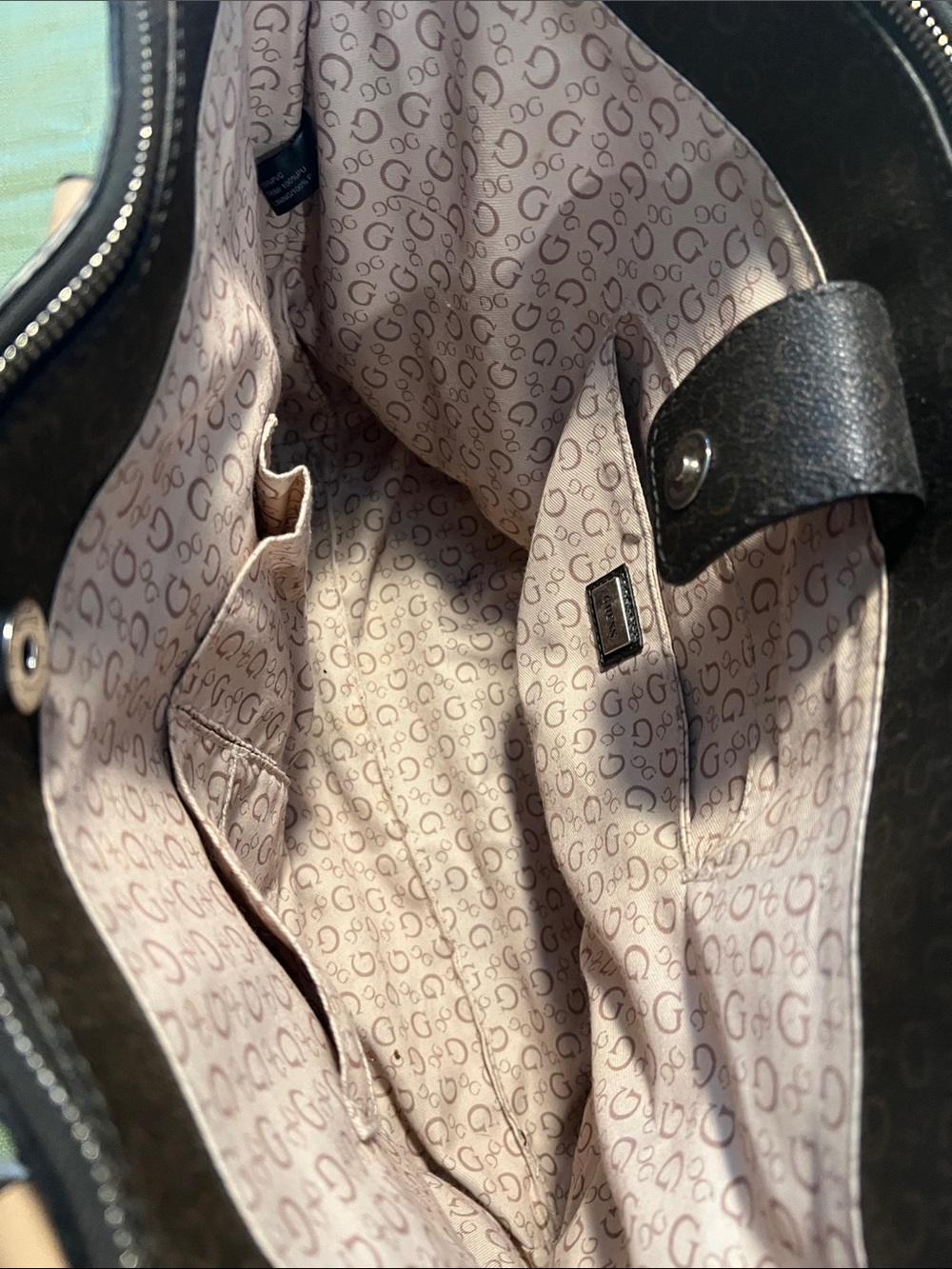 GUESS Tote - Picture 2 of 4